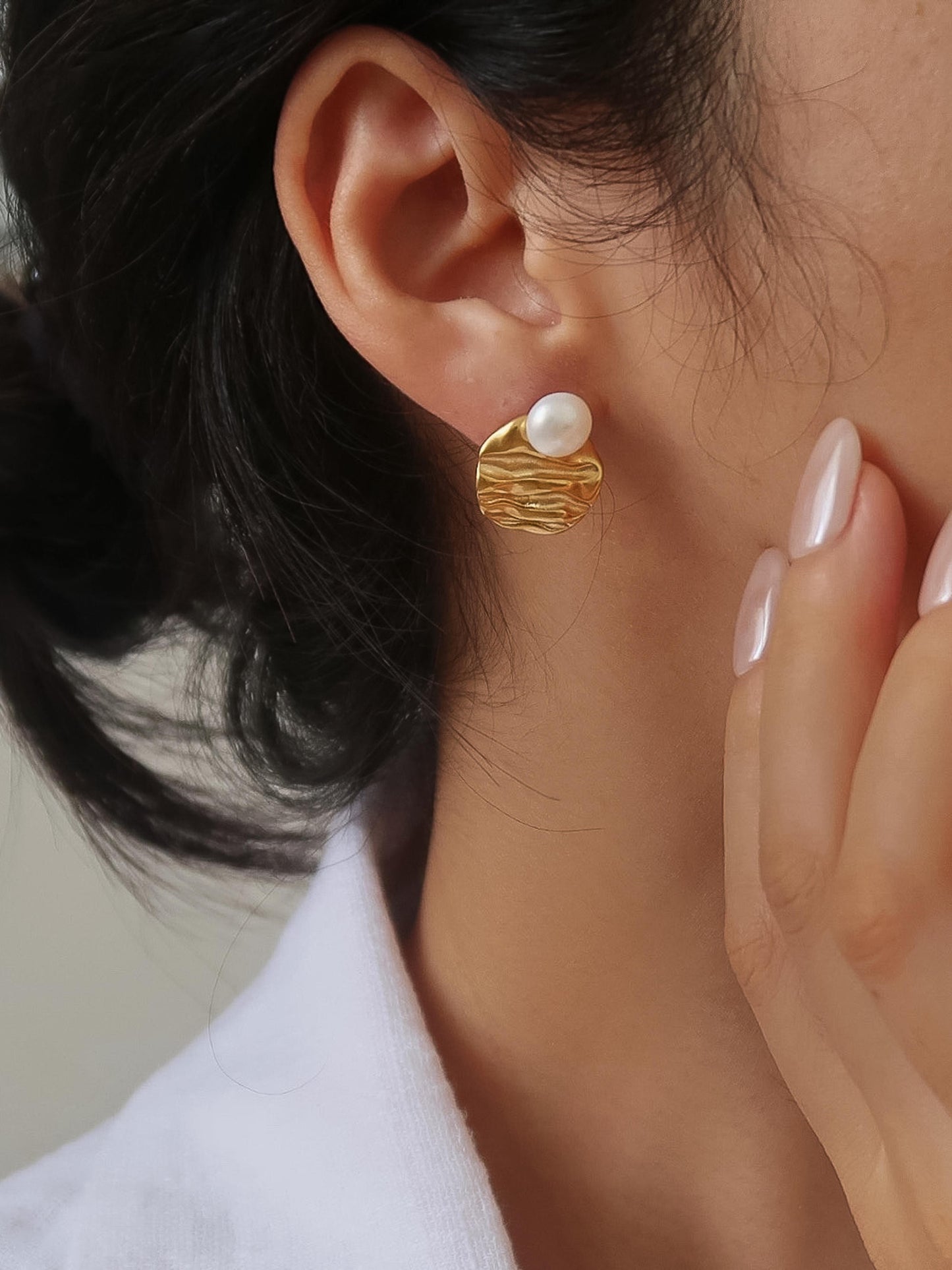 18k Gold Non-tarnish Textured Pearl Stud Earrings
