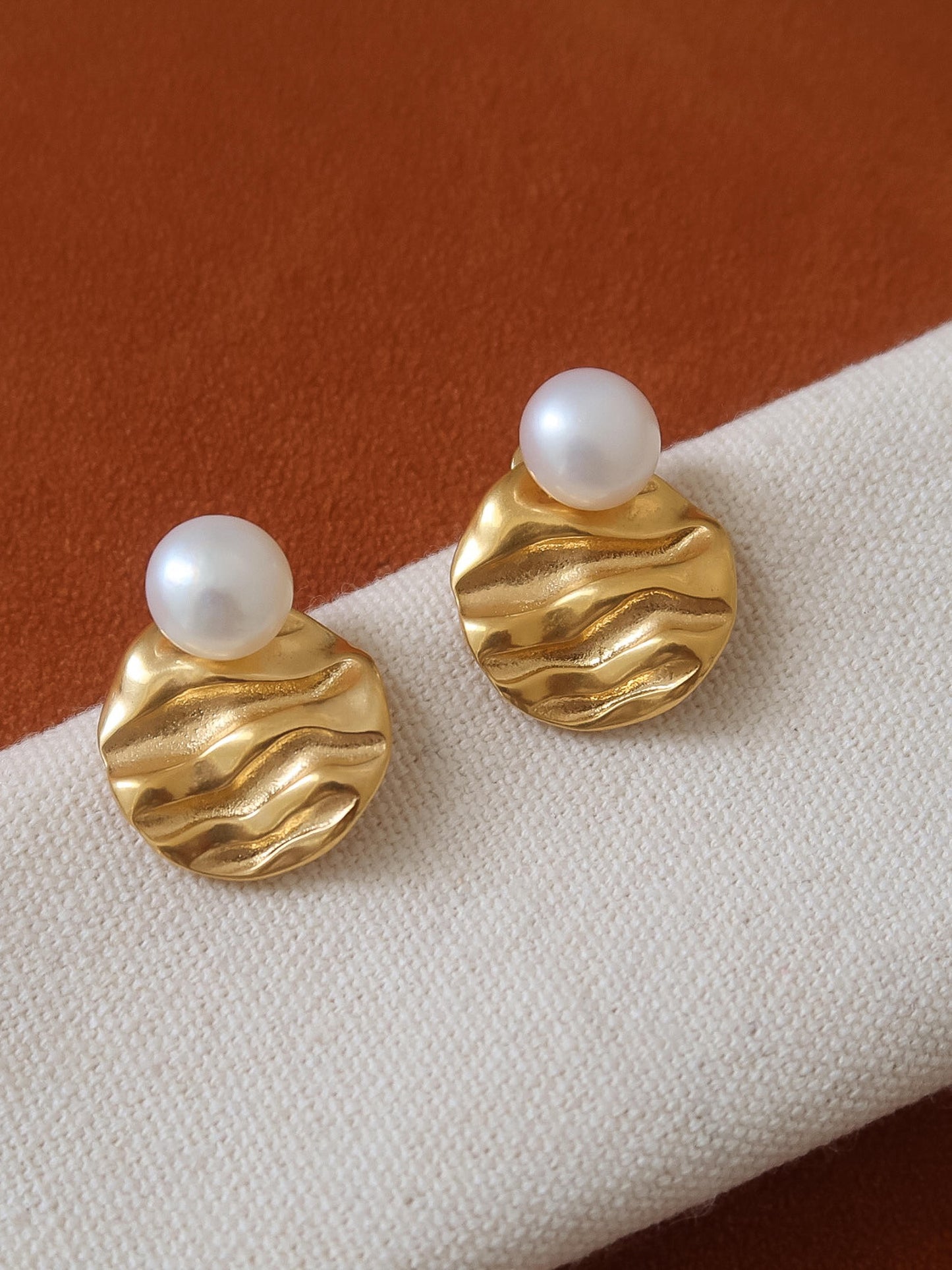 18k Gold Non-tarnish Textured Pearl Stud Earrings